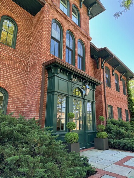 More Photos Of 17 Old Kings Hwy S, Darien Office For Lease
