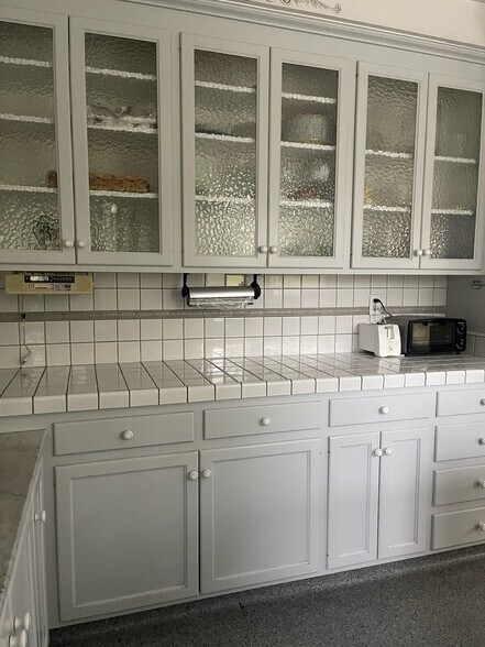 More Photos Of 8-10 Keller St, Petaluma Office For Lease