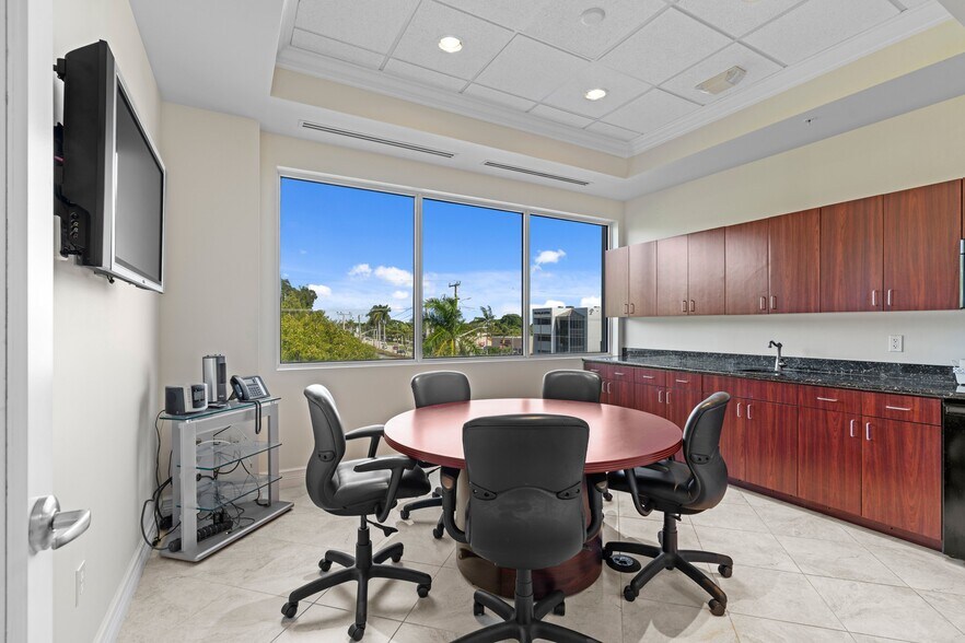 More Photos Of 6751 N Federal Hwy, Boca Raton Office For Sale