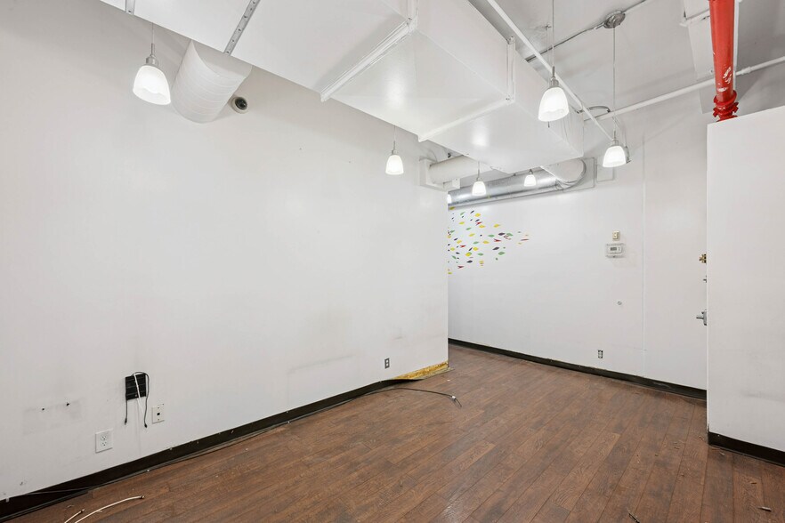 More Photos Of 721-723 7th Ave, New York Office For Lease