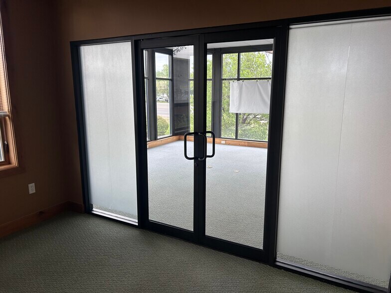 More Photos Of 1404 Hawk Pky, Montrose Medical For Lease