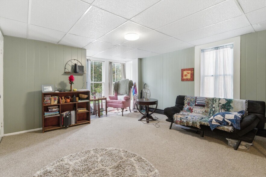 More Photos Of 198 N Main St, Salem Storefront Retail Residential For Sale