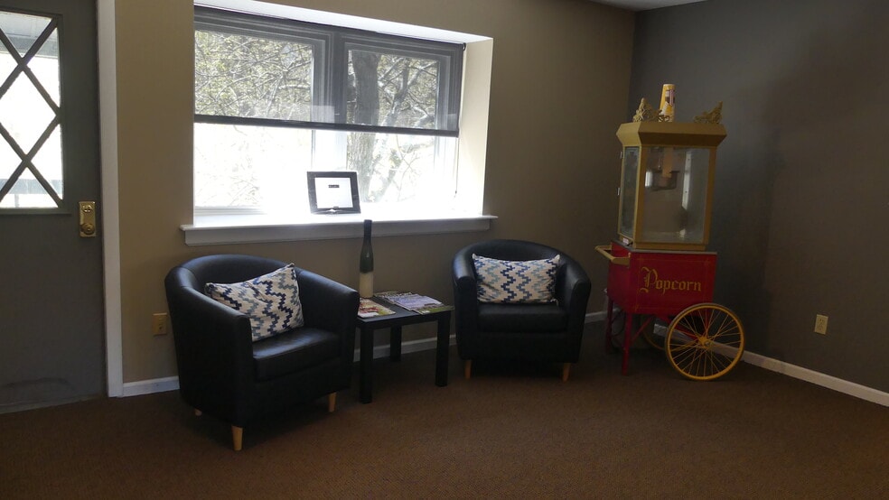 More Photos Of 23 Amity Rd, Bethany Medical For Lease