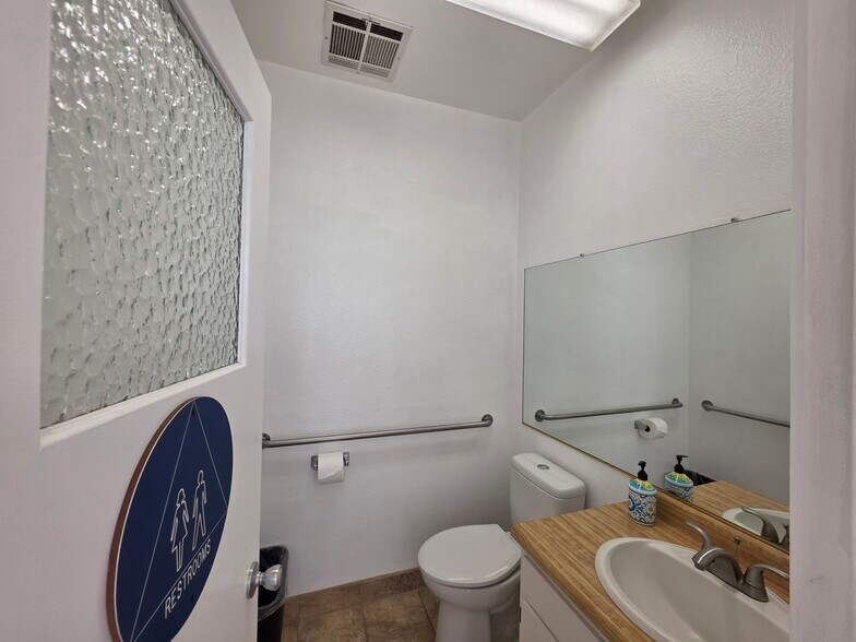 More Photos Of 431 S C St, Oxnard Medical For Sale