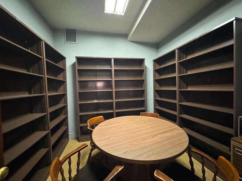 More Photos Of 409 Walnut St, Martins Ferry Office For Sale