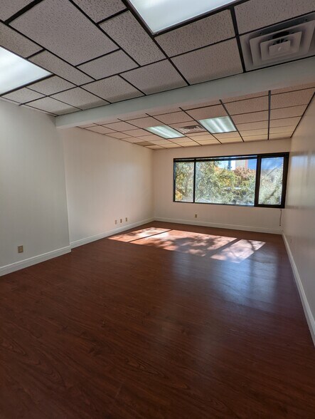 More Photos Of 601 N Marienfeld St, Midland Office For Lease
