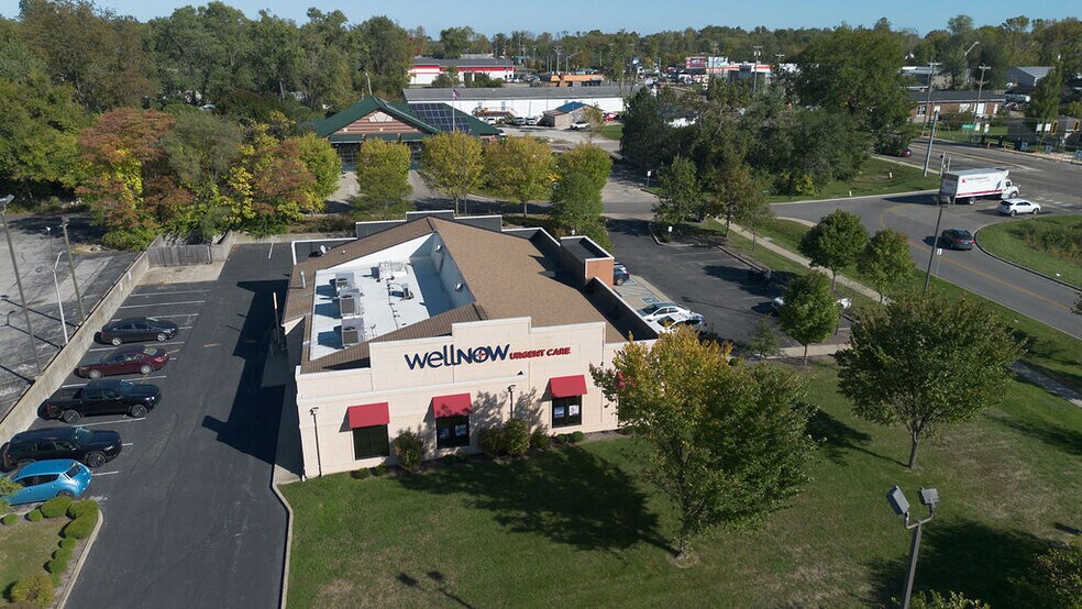 More Photos Of 123 S Franklin Rd, Bloomington Storefront For Sale