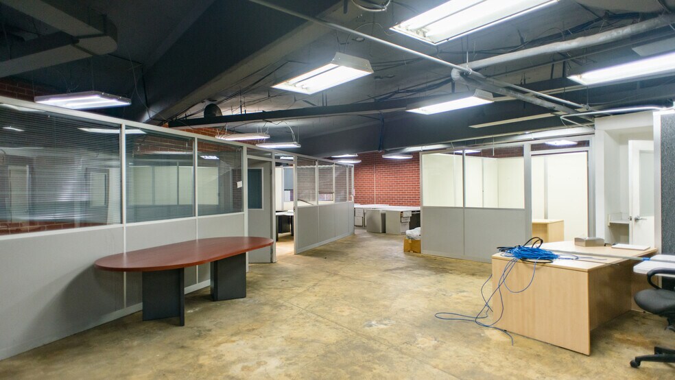 More Photos Of 220-306 Pasadena Ave, South Pasadena Light Distribution For Lease