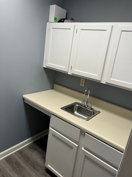More Photos Of 131 Indian Lake Rd, Hendersonville Loft Creative Space For Lease