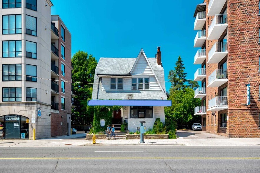 More Photos Of 2722 Yonge St, Toronto General Retail For Sale