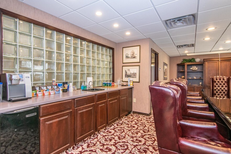 More Photos Of 13080 S Belcher Rd, Largo Office For Lease