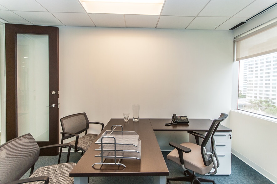More Photos Of 777 Brickell Ave, Miami Office For Lease