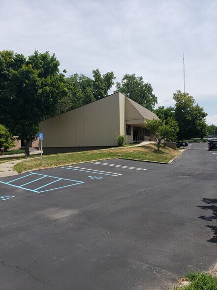 More Photos Of 24724 Lahser Rd, Southfield Office For Sale