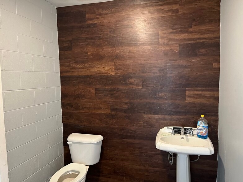 More Photos Of 495 Whitehall St, Atlanta General Retail For Lease