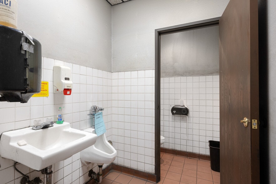 More Photos Of 9216 Bally Ct, Rancho Cucamonga Warehouse For Sale