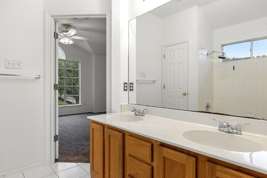 More Photos Of 4416 Campo Verde Dr, Austin Multifamily For Sale
