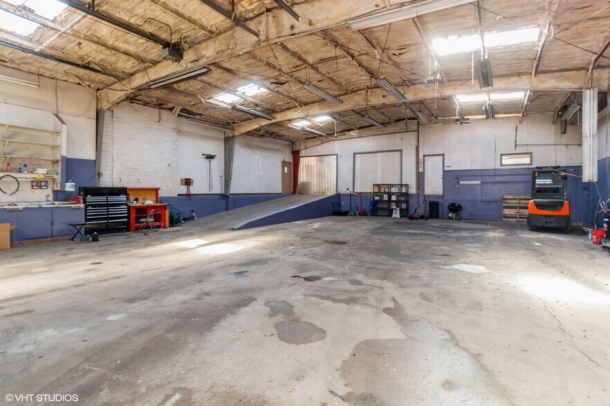 More Photos Of 720 Kennon Rd, Rockford Truck Terminal For Sale