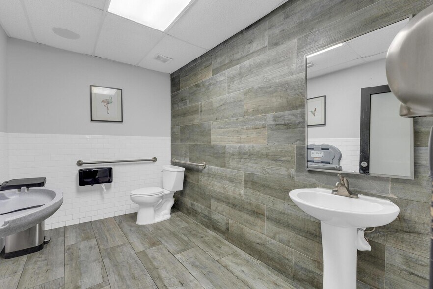 More Photos Of 4950 W 12th Ave, Hialeah Restaurant For Sale