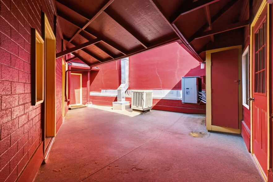 More Photos Of 6433 SE Foster Rd, Portland Apartments For Sale