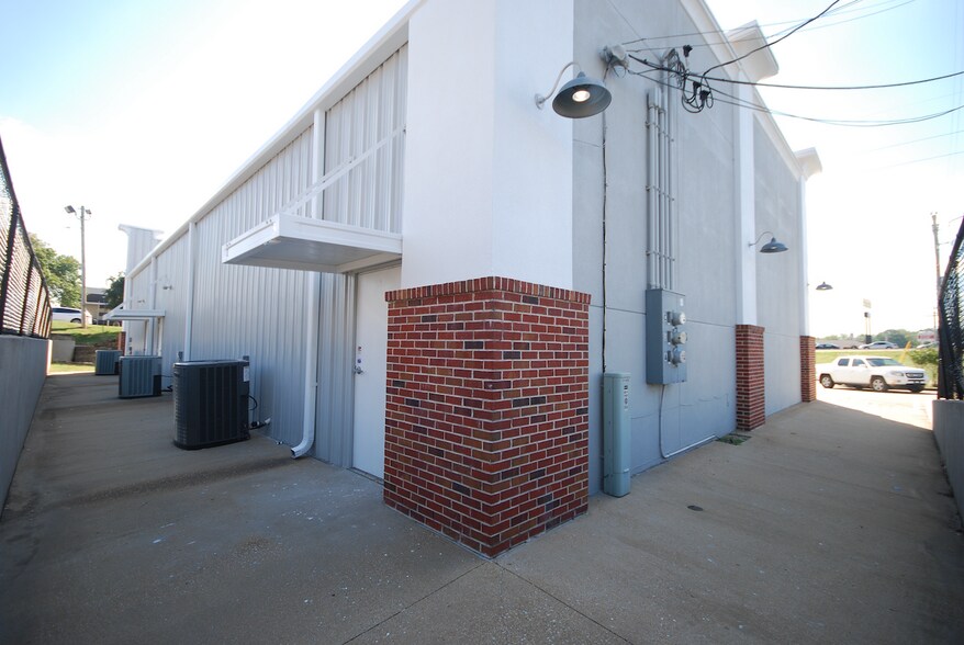 More Photos Of 1932 Highway 45 Byp, Jackson Storefront For Lease