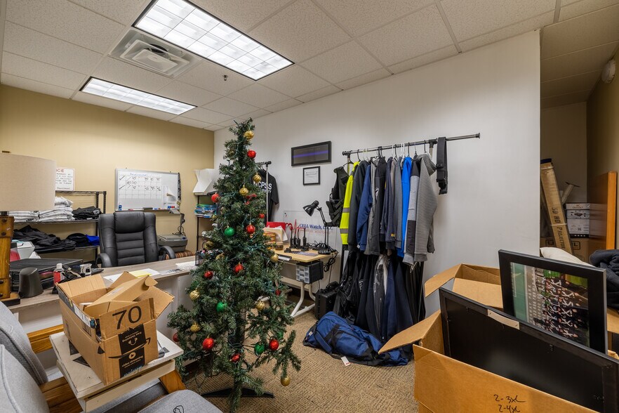 More Photos Of 293-317 Libbey Industrial Pky, Weymouth Light Distribution For Lease