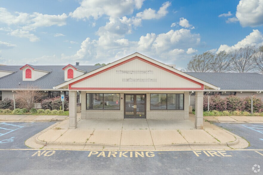 More Photos Of 2324 Chesapeake Square Ring Rd, Chesapeake Storefront Retail Office For Lease