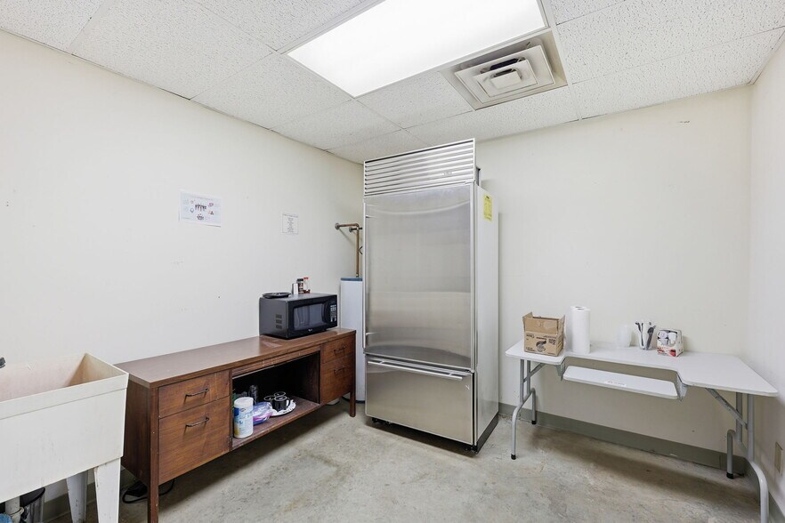 More Photos Of 3743 Old Flowery Branch Rd, Oakwood Warehouse For Lease