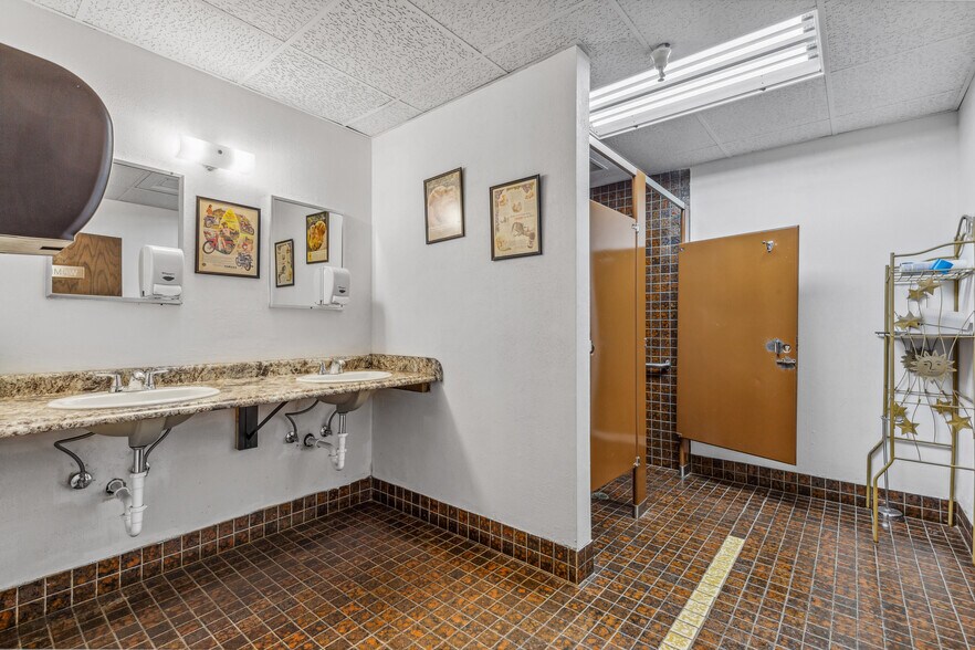 More Photos Of 417 24th St SW, Jamestown General Retail For Sale