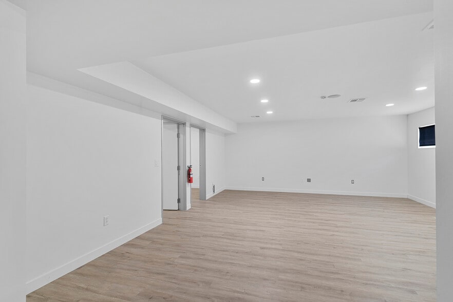 More Photos Of 818 Stewart Ave, Las Vegas Loft Creative Space For Lease