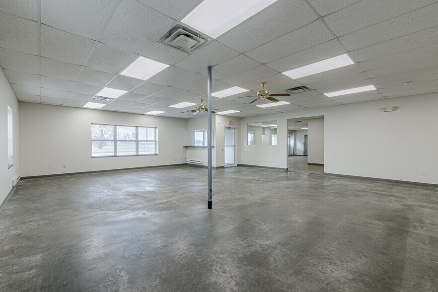 More Photos Of 1715 W Commerce Dr, Marshall Service For Sale