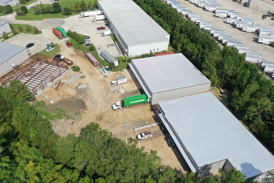 More Photos Of 38 W Chatham Ct, Garden City Warehouse For Lease