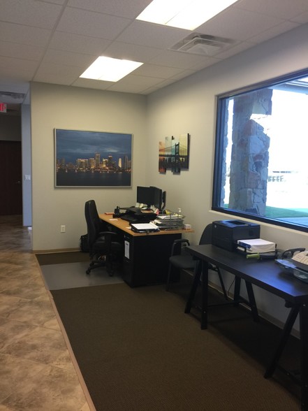 More Photos Of 2911 S A.W. Grimes Blvd, Pflugerville Office For Lease