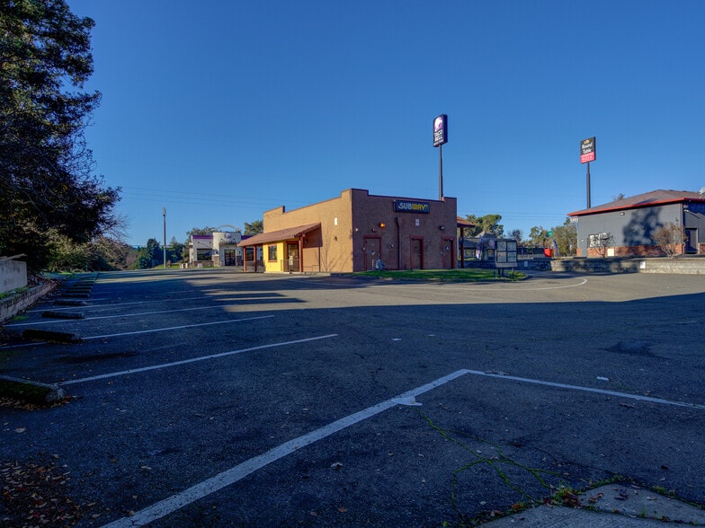 More Photos Of 2741 McMurray Dr, Anderson Restaurant For Sale