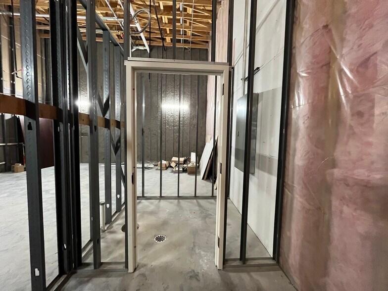 More Photos Of 6221 S Western Ave, Sioux Falls General Retail For Lease