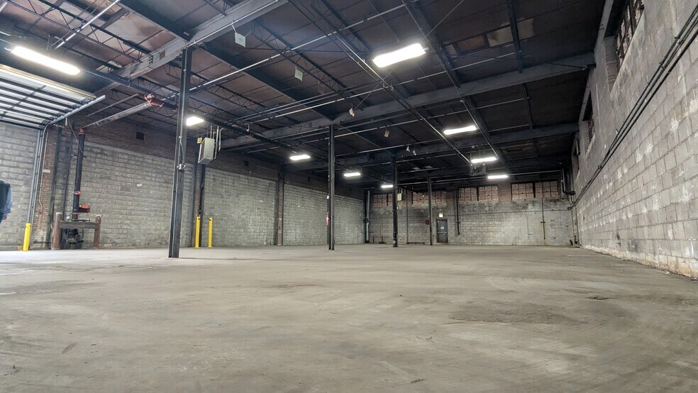 More Photos Of 4800 S Kilbourn Ave, Chicago Warehouse For Lease