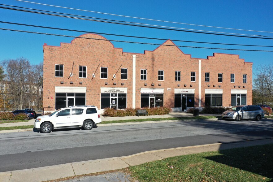 More Photos Of 205 Center St, Mount Airy Medical For Lease