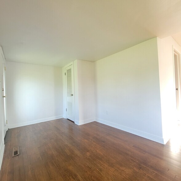 More Photos Of 22025 8th St, Silverhill Office Residential For Sale