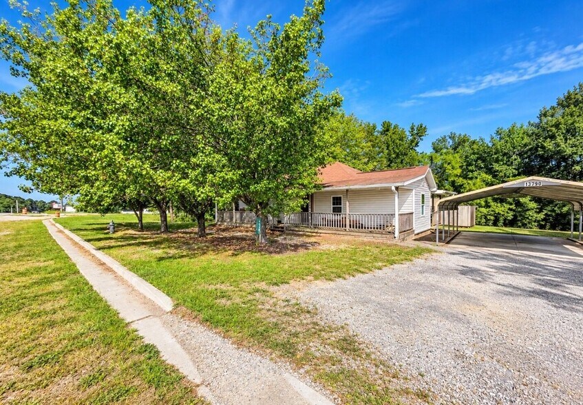 More Photos Of 13790 Veterans Memorial Hwy, Winston Office Residential For Sale