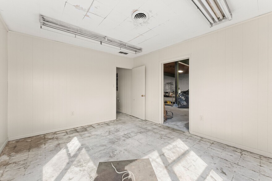 More Photos Of 636 Industrial Blvd, Gainesville Warehouse For Sale