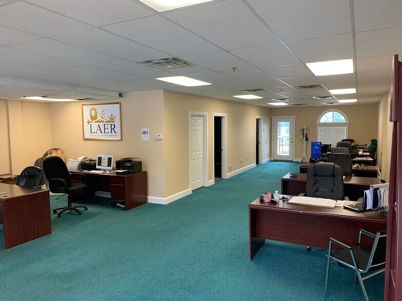 More Photos Of 205 Worcester Ct, Falmouth Loft Creative Space For Sale