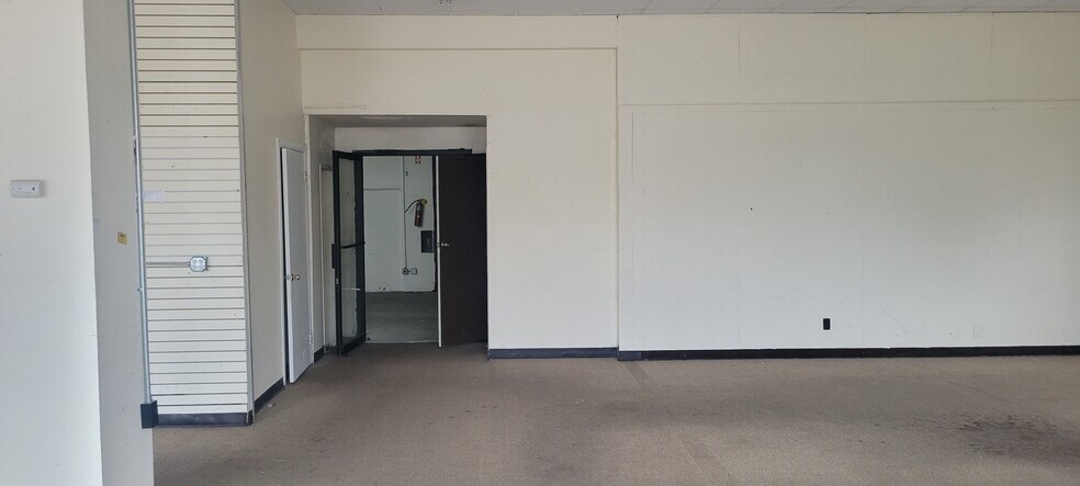 More Photos Of 400 US Highway 46 W, South Hackensack Freestanding For Lease