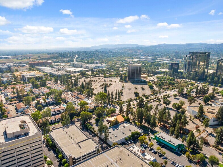 More Photos Of 21725 Erwin St, Woodland Hills Storefront Retail Office For Sale