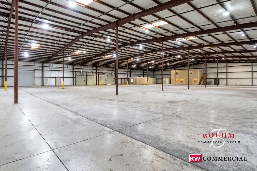 More Photos Of 100 Lupita Cir, Del Rio Distribution For Sale