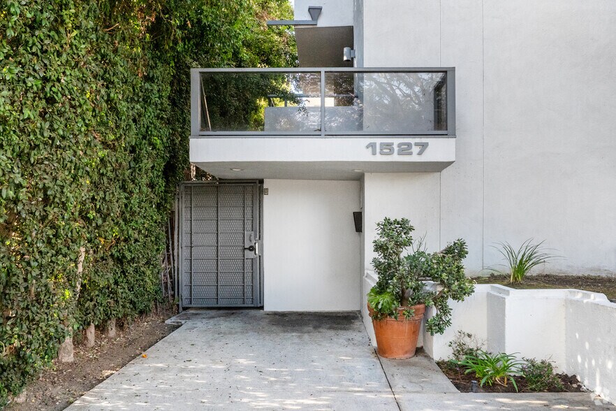 More Photos Of 1527 Veteran Ave, Los Angeles Apartments For Sale