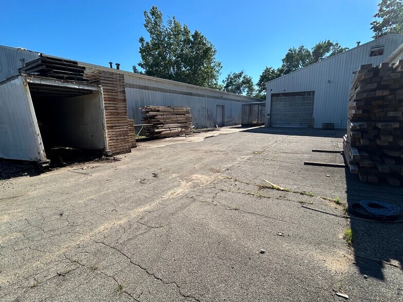 More Photos Of 2401 Schumacher Dr, Mishawaka Warehouse For Sale