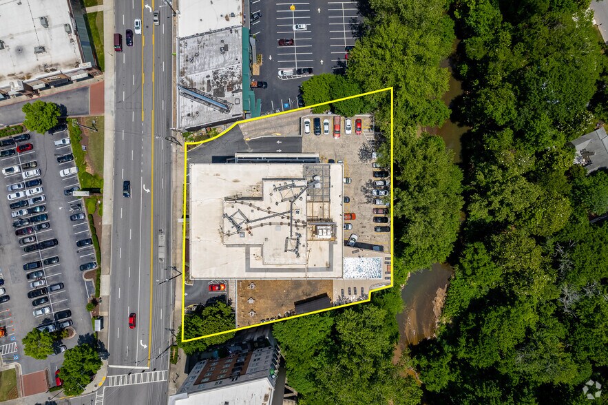 More Photos Of 2285 Peachtree Rd NE, Atlanta Apartments For Lease