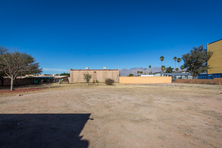 More Photos Of 3767 E Grant Rd, Tucson Office For Sale