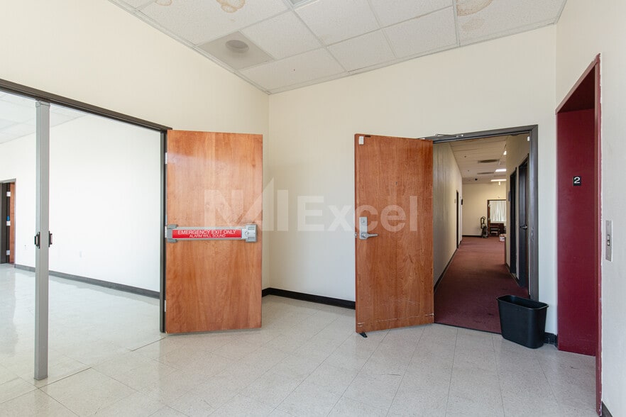 More Photos Of 3365 Pepper Ln, Las Vegas Loft Creative Space For Sale