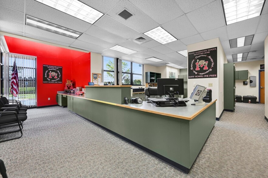 More Photos Of 2835 Mountain View Dr, Bath Office For Sale