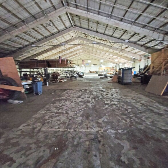 More Photos Of 2001 Weber Rd, Crest Hill Manufacturing For Lease